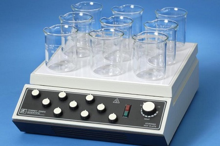 Hot plates and stirrers with five or nine positions