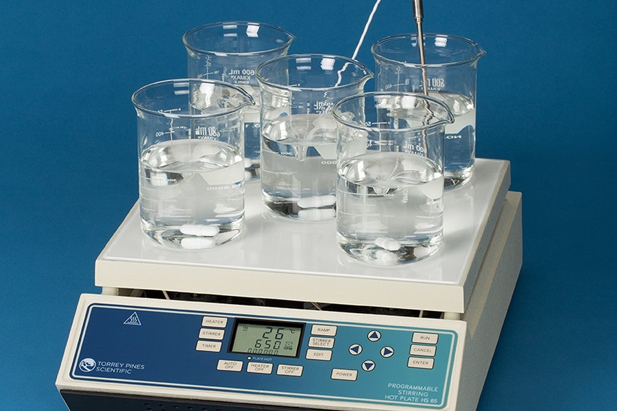 Programmable five-position stirring hot plate