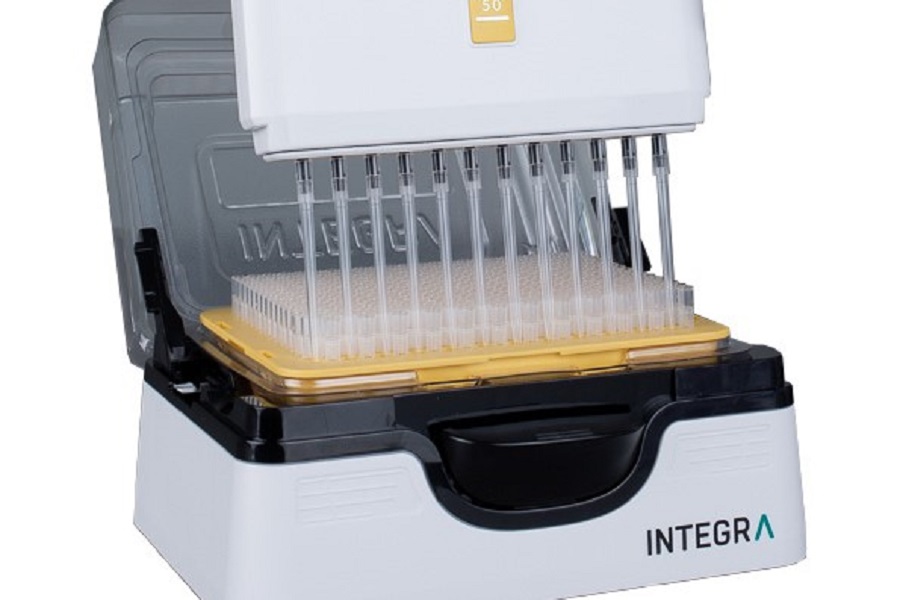 Low retention pipette tips available in environmentally friendly racks