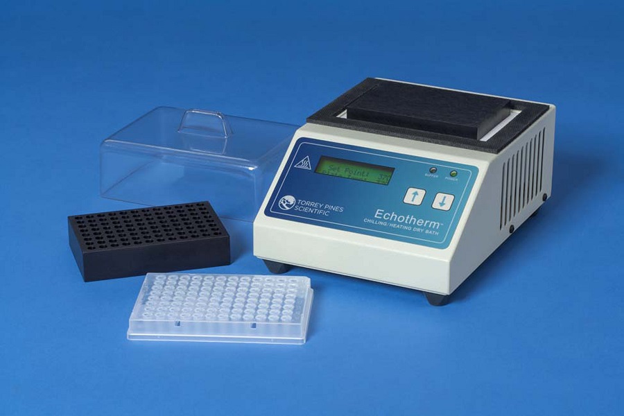 Compact and versatile incubator/chiller/freezer