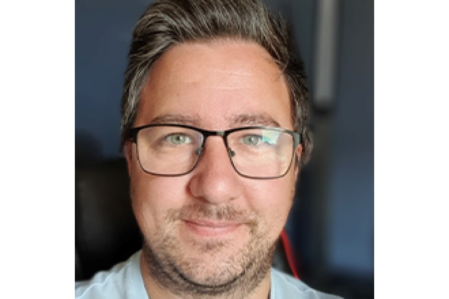 Daniel Morse wins the Microbiology in Society Award for engagement project 'Show Me The Science'