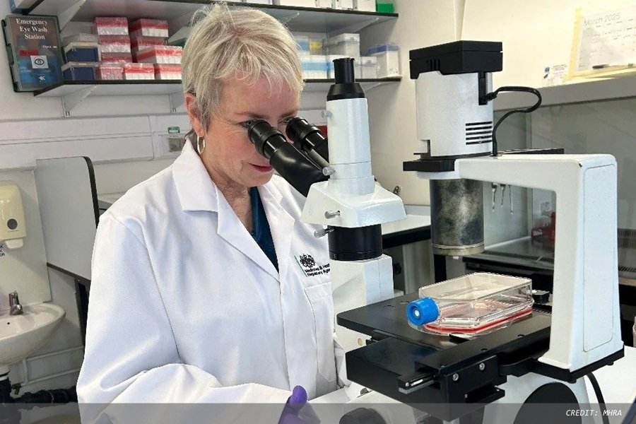 Health Minister marks Science Week with MHRA visit